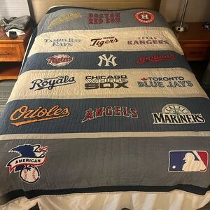 Pottery Barn Teen MLB Team Logo Quilt - Blue, Gray, White